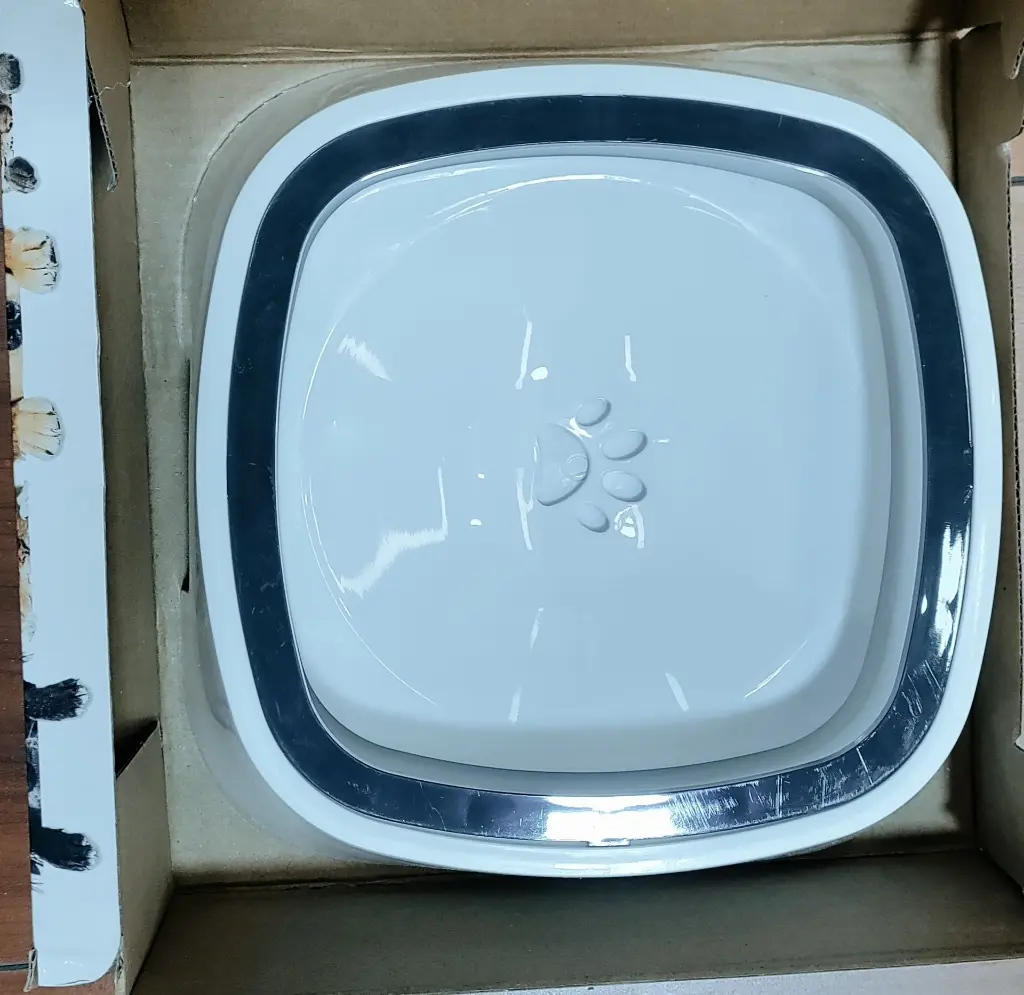 Pet Water Bowl with Volume Control and Gate6.webp